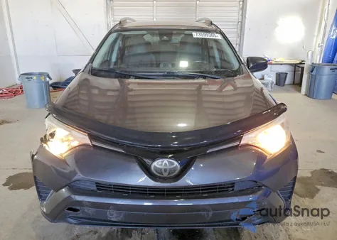 2018 Toyota Rav4 Le z USA, uszkodzony, nr VIN JTMBFREV7JJ214429